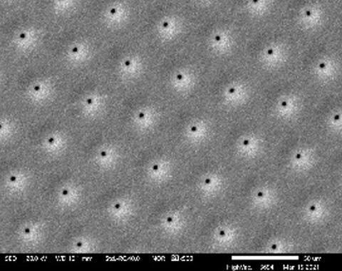 Hole diameter of platinum mesh: Φ3 to 4 µm