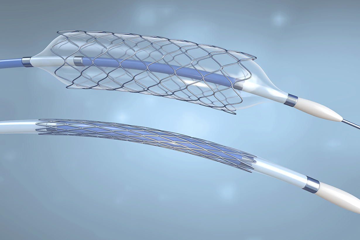 電気自動車に給油している画像